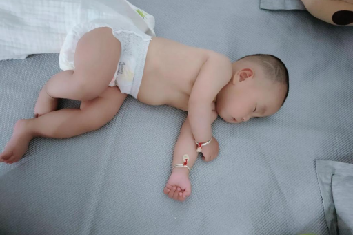 日喀则没满月的宝宝